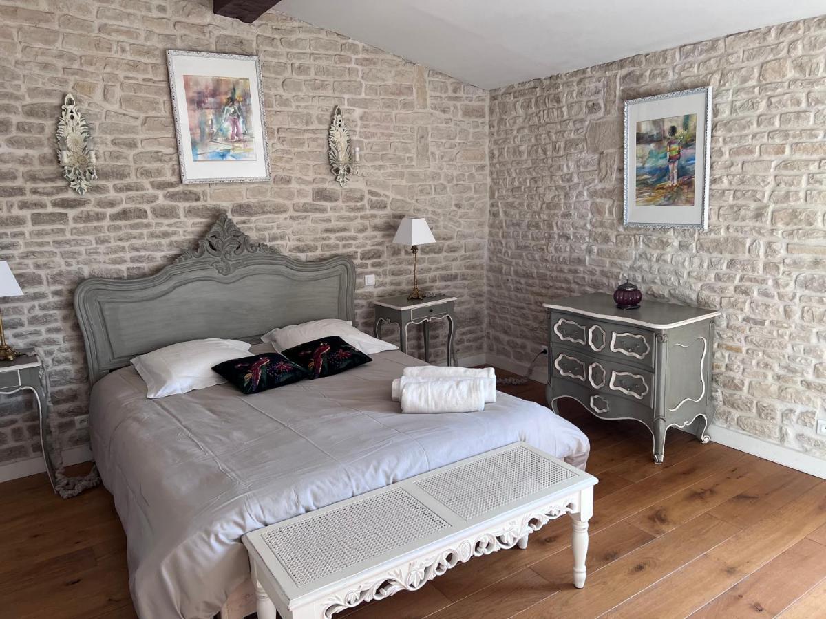 CourçonLe Puits Sainte Claire住宿加早餐旅馆 外观 照片